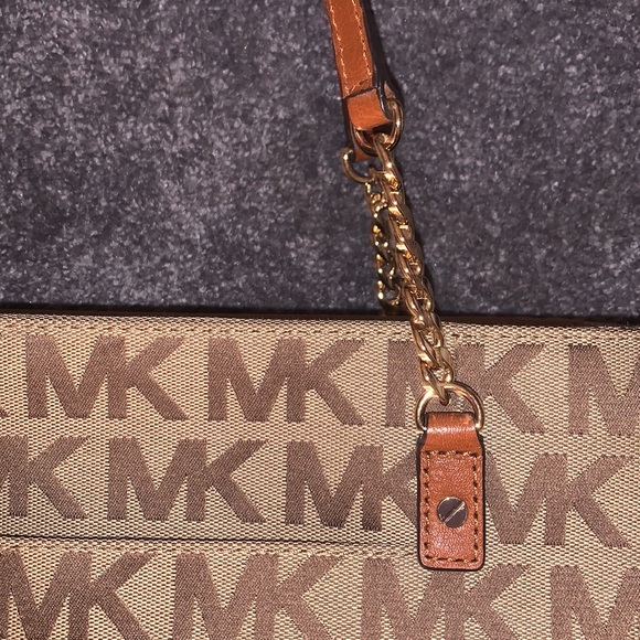 Perfect condition authentic Michael Kors purse - Picture 7 of 7